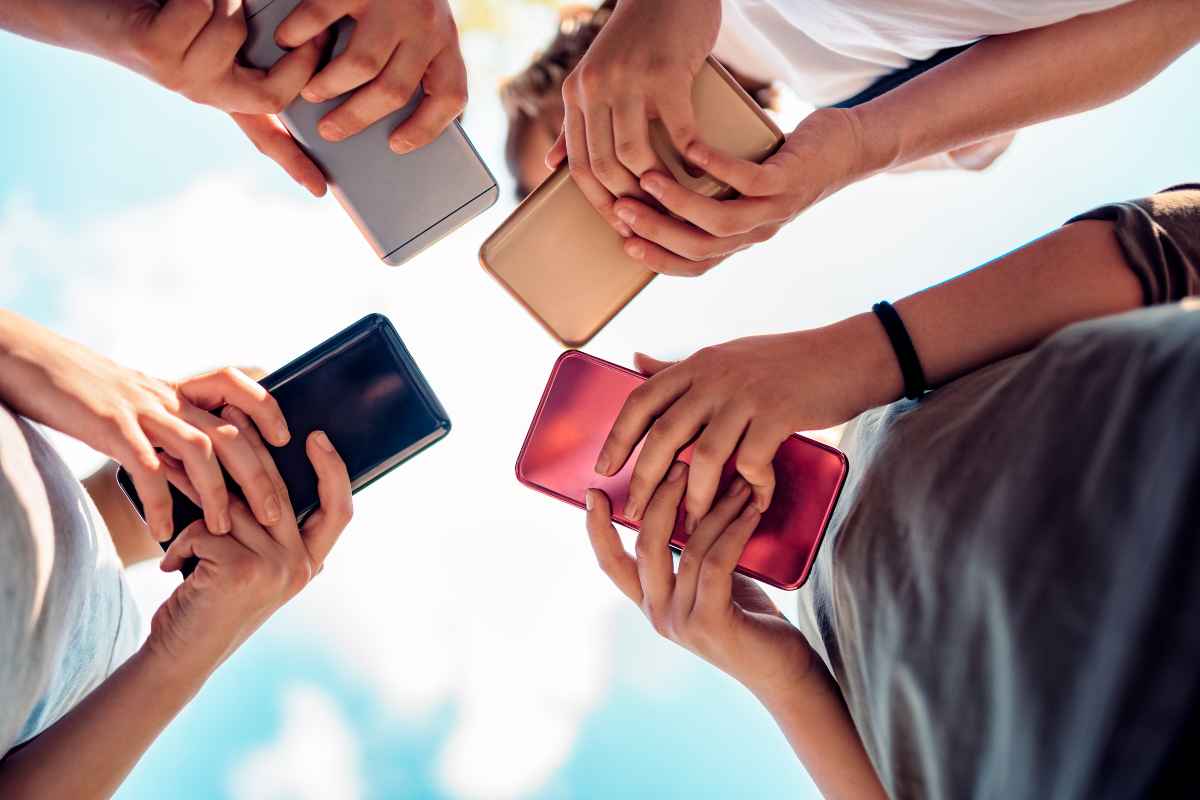 Come disintossicare i bambini dalla droga degli smartphone Come disintossicare i bambini dalla droga degli smartphone - Autodisciplina, Calciatori professionisti, Campioni del calcio, Crescita personale, Determinazione, Mentalità da campioni, Mentalità vincente, Miglioramento personale, Motivazione sportiva, Performance sportiva, Preparazione atletica, Resilienza, Storie di successo nel calcio, Successo sportivo, Tecniche di allenamento